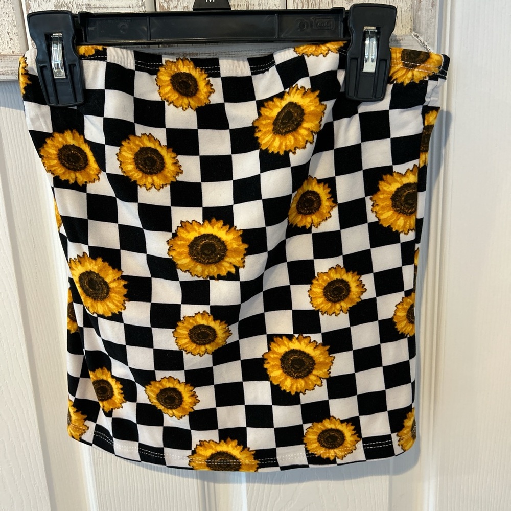 crop top checkered with sunflowers